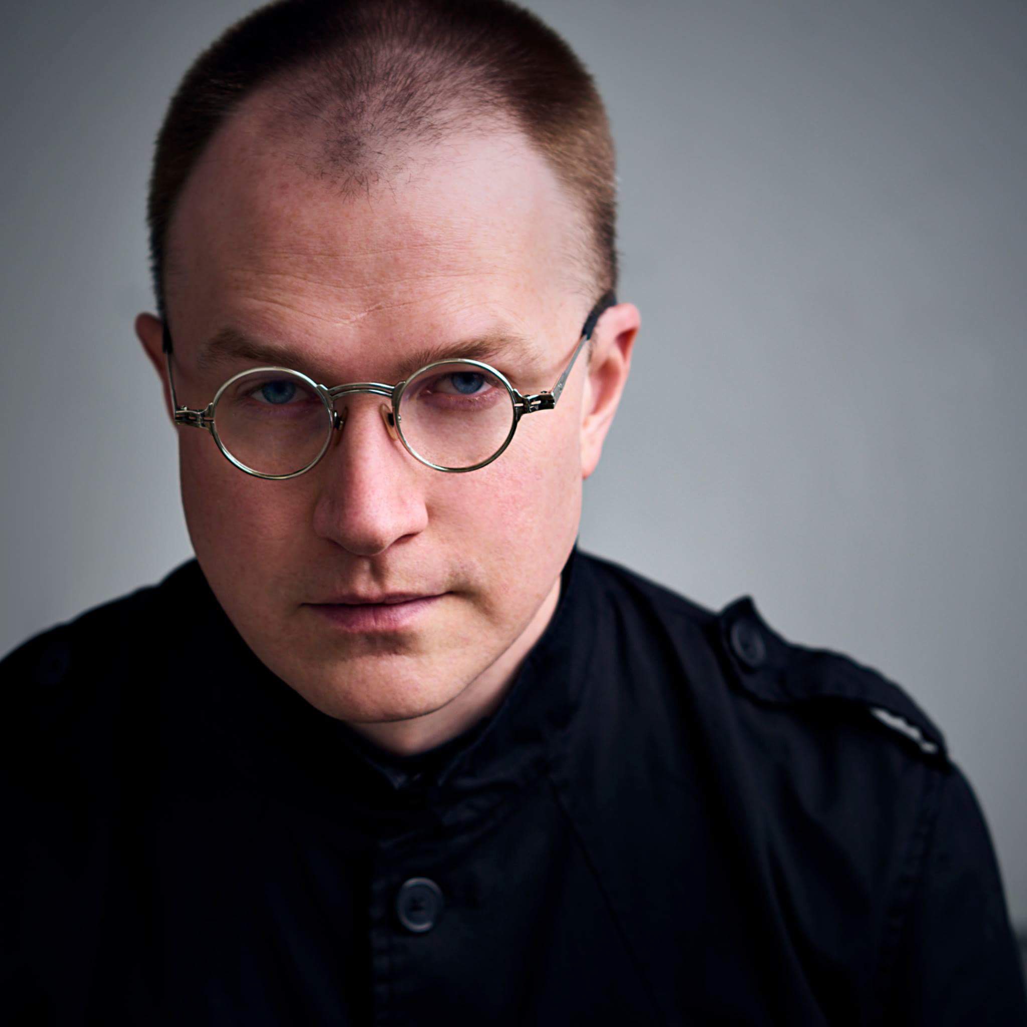 Portrait of Lee Henderson