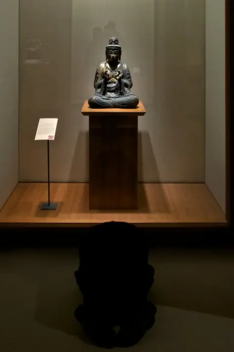'Bowing to Every Buddha [Art Institute of Chicago - 1962.356]', C-print, 45x28 inches, 2008